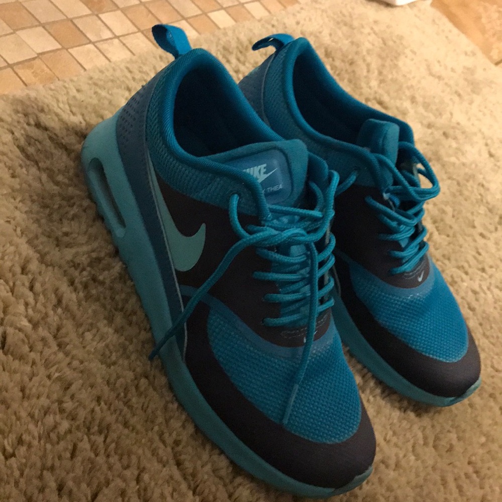Blue Nike air max thea